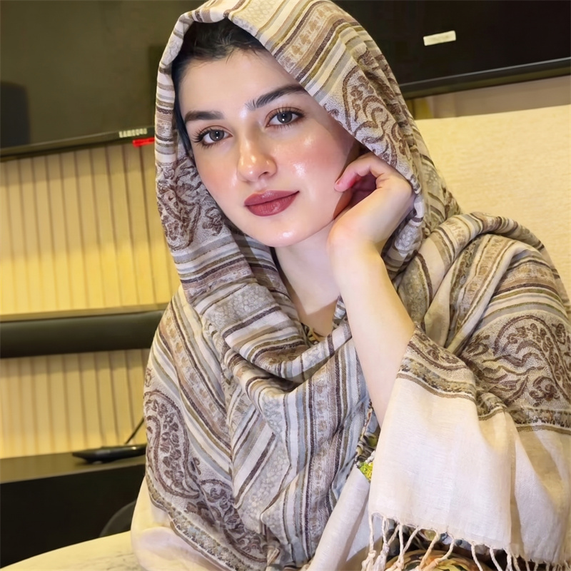 Vintage Women Fashion - ผ้าคลุมศีรษะลายเพสลีย์สไตล์วินเทจ ผ้าพันคอแฟชั่นสำหรับผู้หญิง ผ้าคลุมไหล่พู่ห้อยหลากสี ผ้าโพกศีรษะเนื้อนุ่ม ผ้าคลุมศีรษะแบบอิสลาม