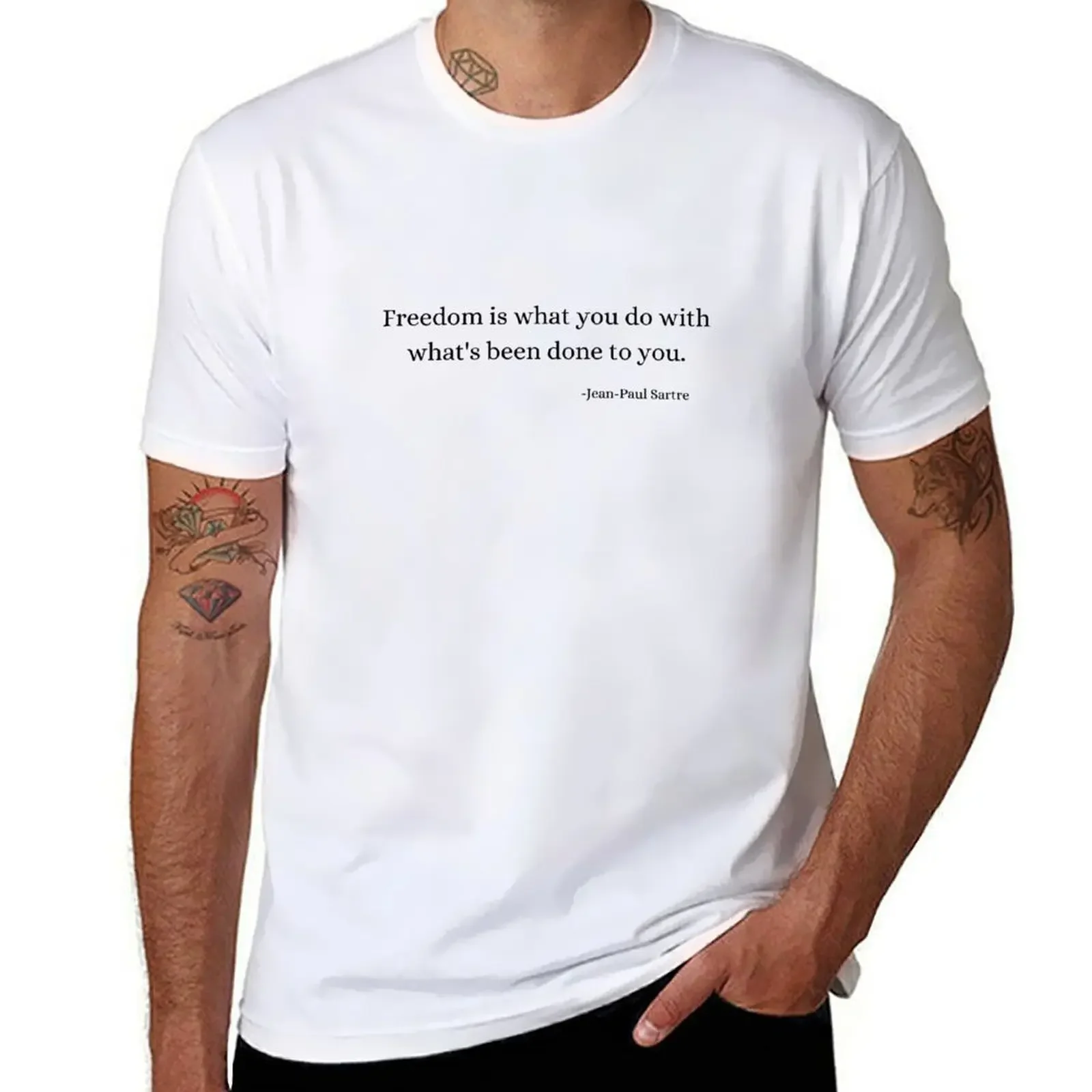 Vintage Fashion Quotes - คำคมประวัติศาสตร์และปรัชญา: เฌอ-ปอล ซาร์เตร เสื้อยืดผู้ชาย เสื้อยืดลายกราฟิก เสื้อยืดวินเทจ