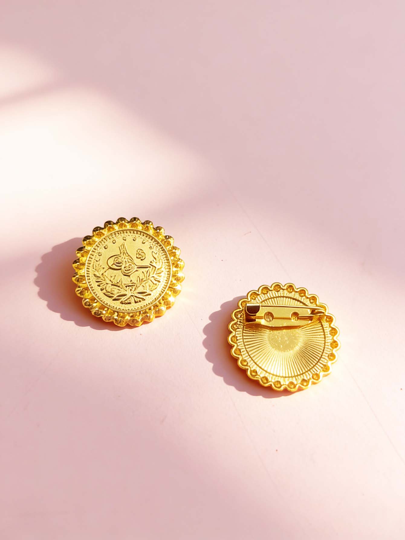 เข็มกลัดผู้หญิงลายเหรียญแบบออต - Vintage Fashion Events บทวิจารณ์และราคา
